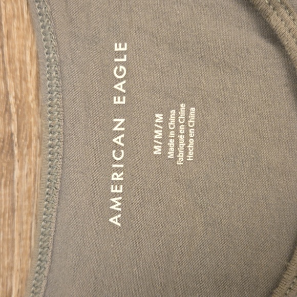 AE Camo Crop Top - Picture 2 of 3